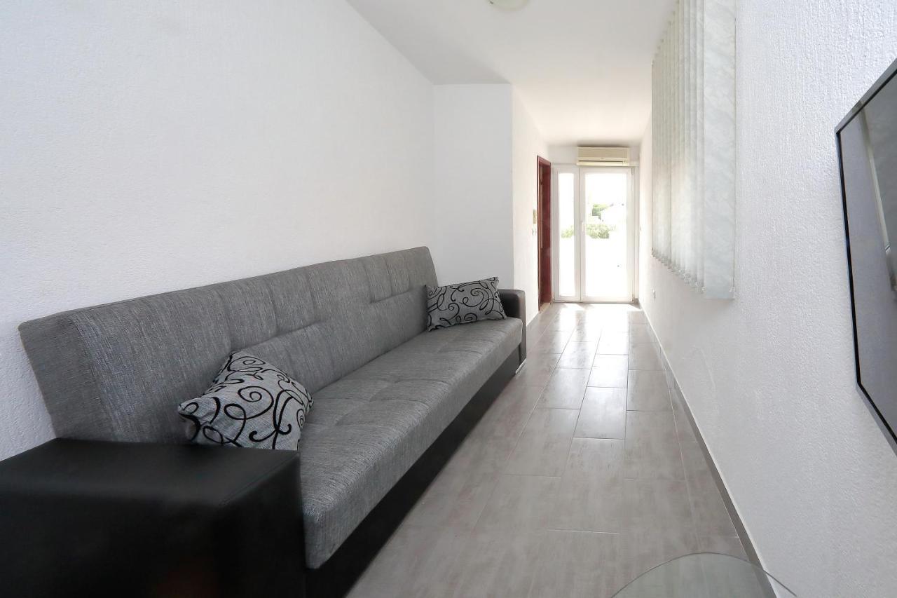 Pepi Apartments 3 Zara Esterno foto